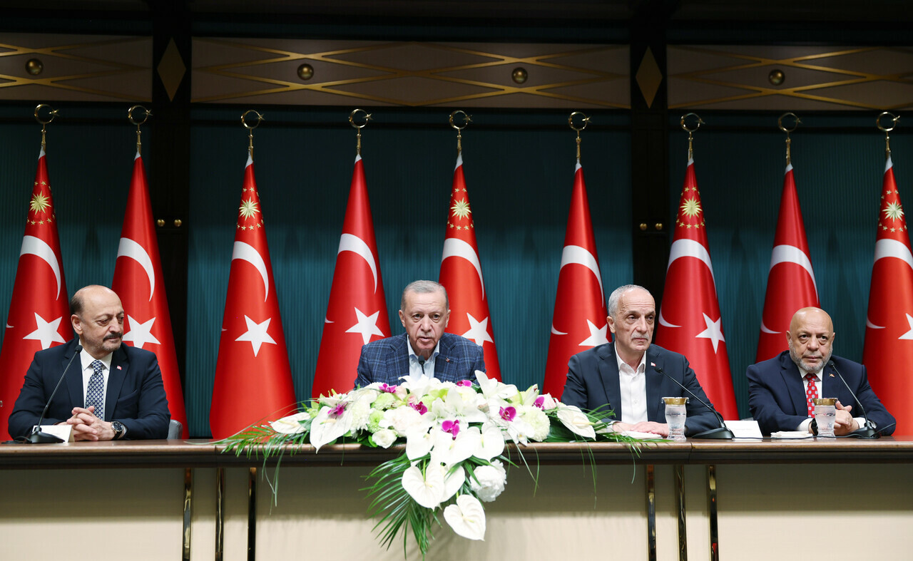 Son Dakika: Cumhurbaşkanı Erdoğan açıkladı! 700 bin işçinin zam oranı belli oldu Son Dakika: Cumhurbaşkanı Erdoğan açıkladı! 700 bin işçinin zam oranı belli oldu