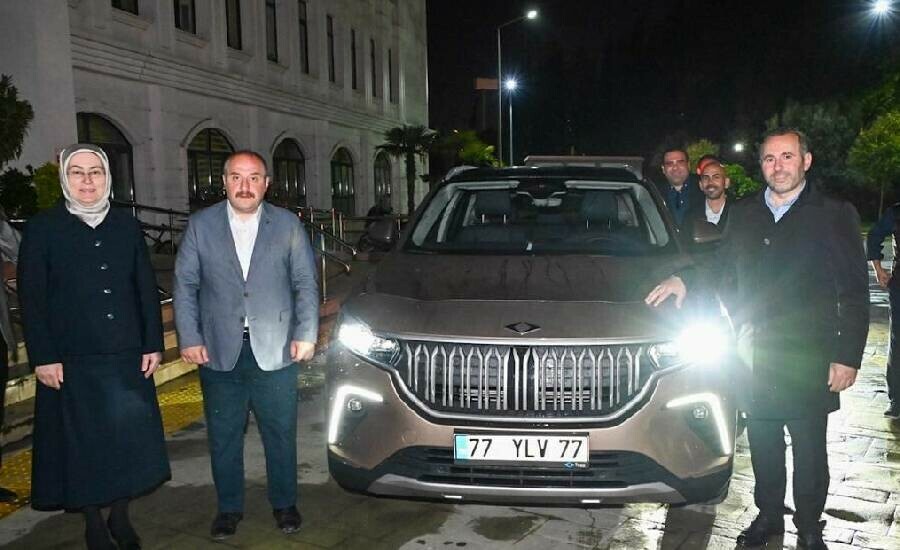 Yalova'nın Togg sevgisi: Vatandaşlar izdihama neden oldu Yalova'nın Togg sevgisi: Vatandaşlar izdihama neden oldu