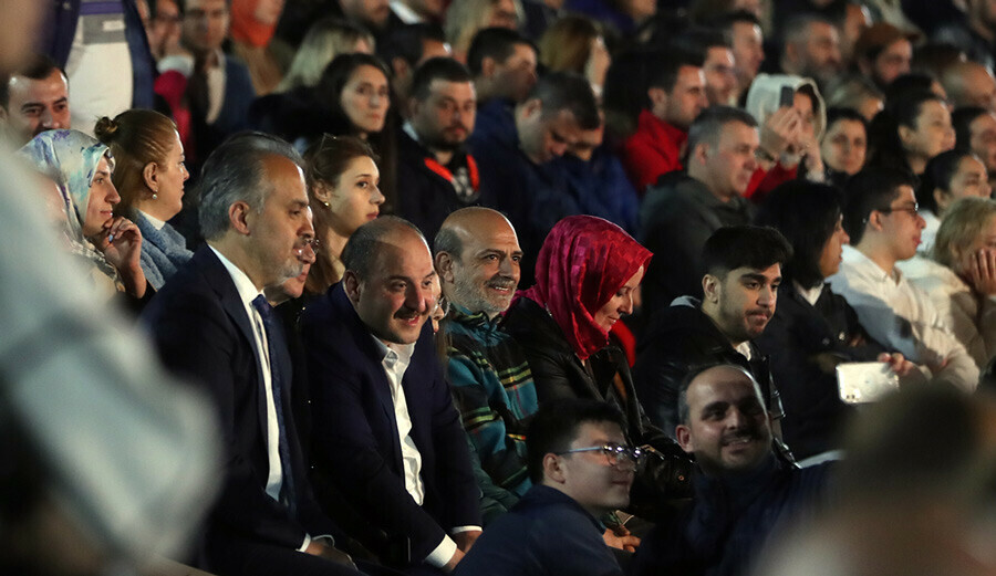 Güldür Güldür Show’da Bakan Varank sürprizi: Skeci elinde popcorn ile izledi Güldür Güldür Show’da Bakan Varank sürprizi: Skeci elinde popcorn ile izledi
