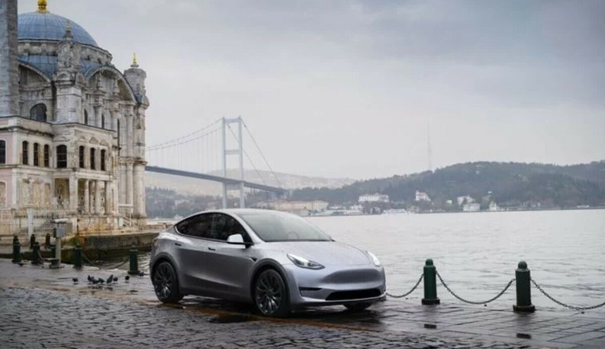 Tesla Türkiye'de ilk aracını teslim etti Tesla Türkiye'de ilk aracını teslim etti