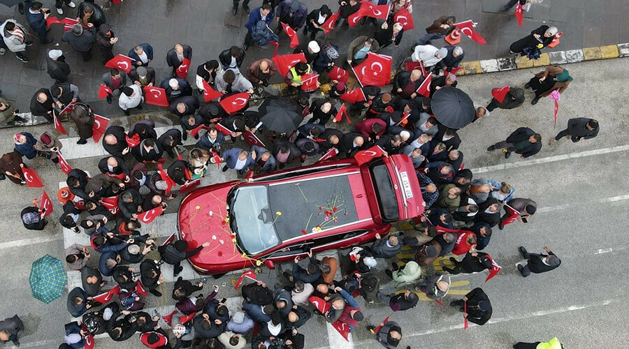 Anadolu rengi Togg Kastamonu'da karanfillerle karşılandı Anadolu rengi Togg Kastamonu'da karanfillerle karşılandı