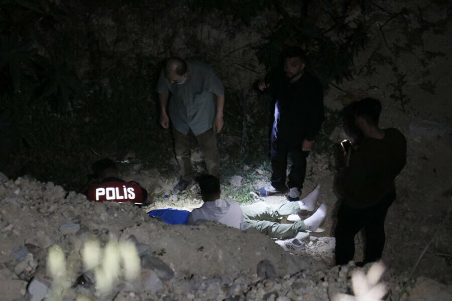Kayıp bilgisayar teknisyeni 3 gün sonra 30 metrelik yamacın dibinde yaralı olarak bulundu Kayıp bilgisayar teknisyeni 3 gün sonra 30 metrelik yamacın dibinde yaralı olarak bulundu