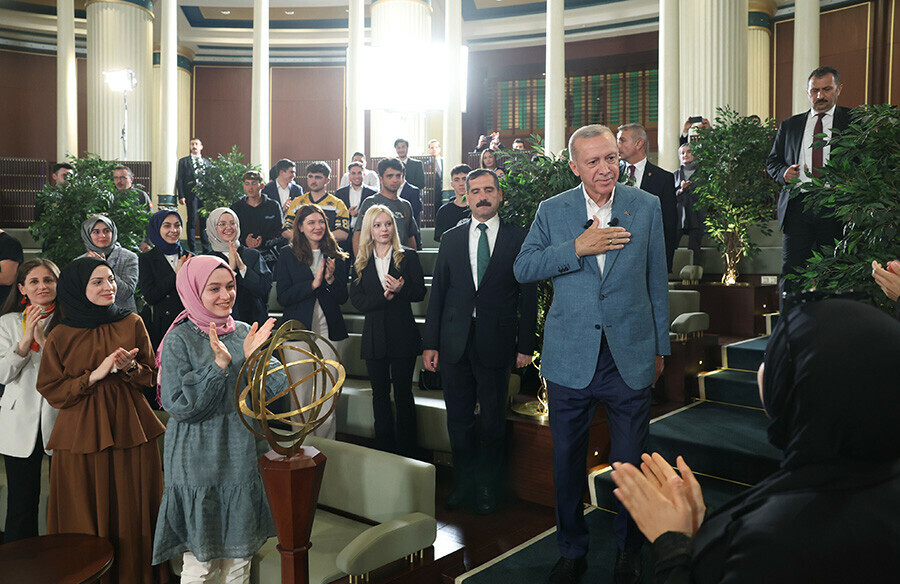 Cumhurbaşkanı Erdoğan'dan Kızılay Başkanı'na tepki: Çadır satma işine giremez Cumhurbaşkanı Erdoğan'dan Kızılay Başkanı'na tepki: Çadır satma işine giremez