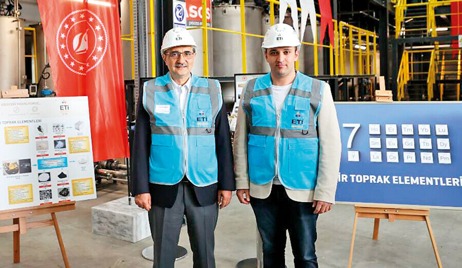 Bakan Dönmez'den muhalefete tepki: Petrol kuyularımıza beton bile atabilirler Bakan Dönmez'den muhalefete tepki: Petrol kuyularımıza beton bile atabilirler