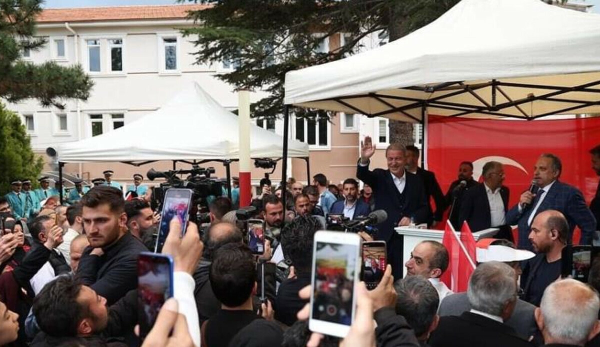 Bakan Akar'dan istikrar vurgusu: 85 milyon gereğini yapacak Bakan Akar'dan istikrar vurgusu: 85 milyon gereğini yapacak
