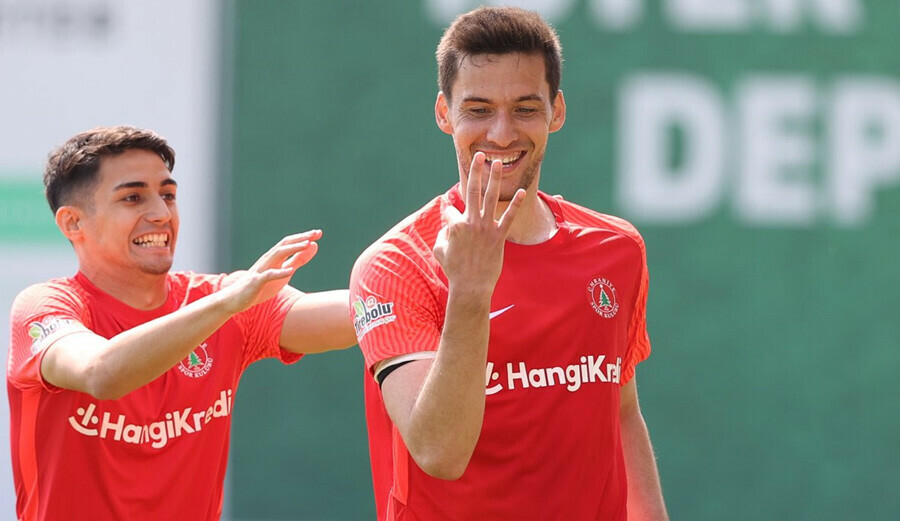 Umut Nayir Beşiktaş'a geri dönecek mi? Ümraniye golcüsünden transfer sözleri Umut Nayir Beşiktaş'a geri dönecek mi? Ümraniye golcüsünden transfer sözleri