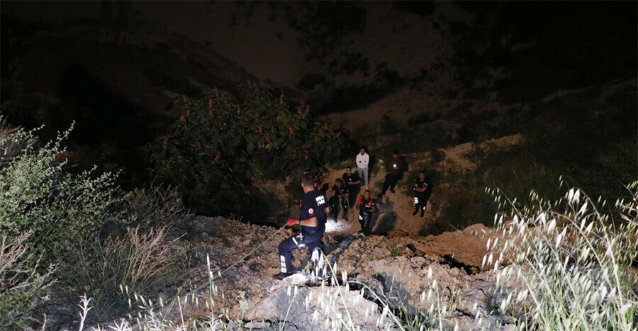 Kayıp bilgisayar teknisyeni 3 gün sonra 30 metrelik yamacın dibinde yaralı olarak bulundu Kayıp bilgisayar teknisyeni 3 gün sonra 30 metrelik yamacın dibinde yaralı olarak bulundu