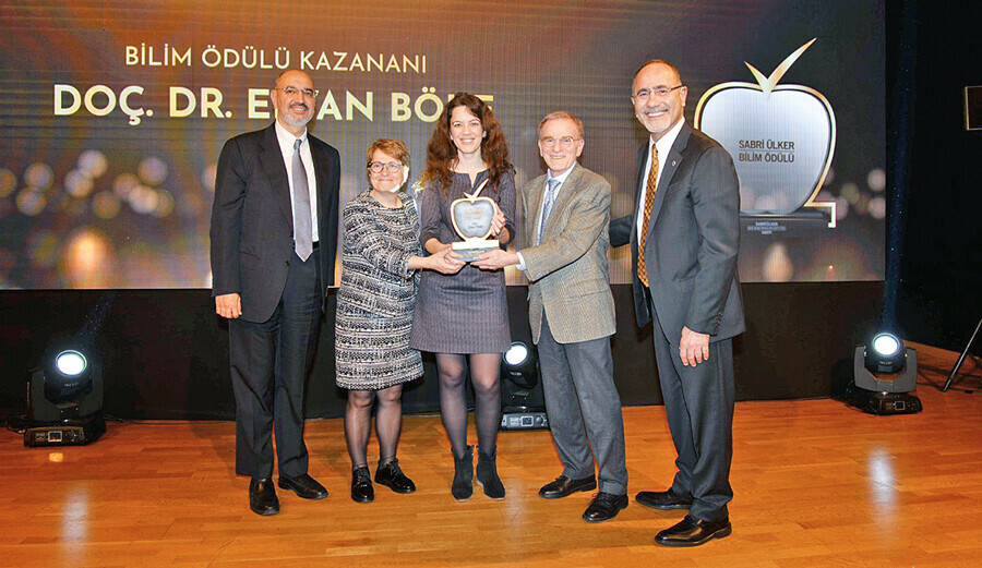 Türk bilim kadınından çığır açan buluş: Kadın kısırlığının sırrını çözdü Türk bilim kadınından çığır açan buluş: Kadın kısırlığının sırrını çözdü