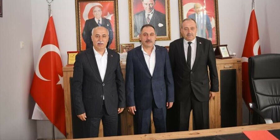 İyi Partili meclis üyesi MHP’ye katıldı İyi Partili meclis üyesi MHP’ye katıldı