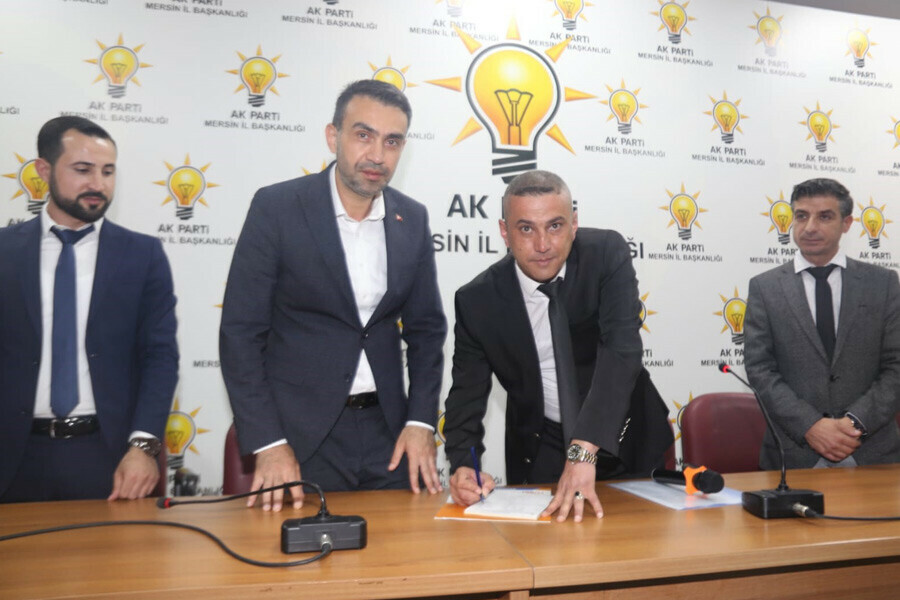Adalet Partisi'nden istifa edip AK Parti saflarına geçtiler: Aralarında il başkanı da var Adalet Partisi'nden istifa edip AK Parti saflarına geçtiler: Aralarında il başkanı da var
