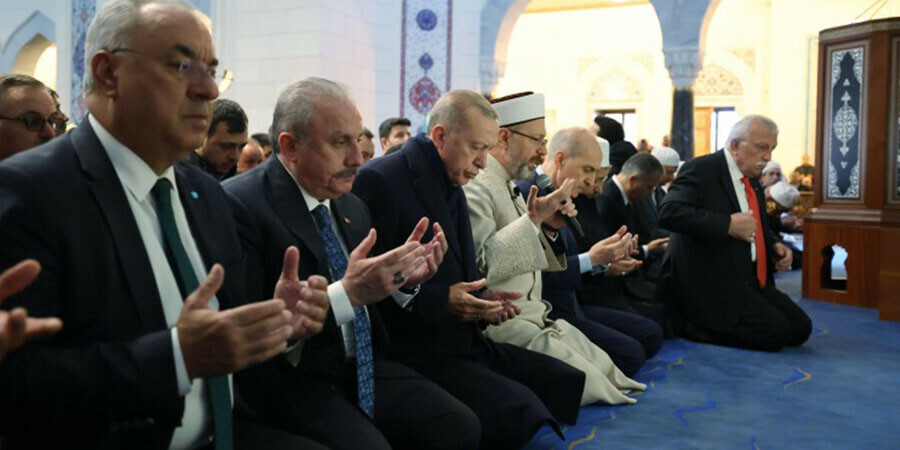Erdoğan Barbaros Hayrettin Paşa Camii'sini açtı: 20 bin kişi aynı anda ibadet edebilecek Erdoğan Barbaros Hayrettin Paşa Camii'sini açtı: 20 bin kişi aynı anda ibadet edebilecek