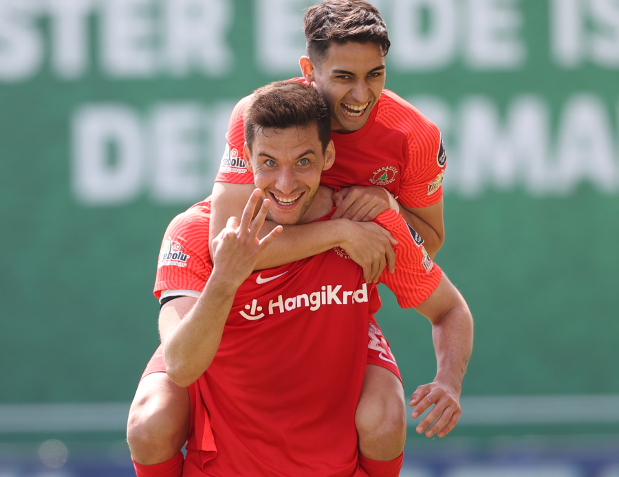 Süper Lig'in avukat golcüsü Umut Nayir kariyer rekoru kırdı Süper Lig'in avukat golcüsü Umut Nayir kariyer rekoru kırdı