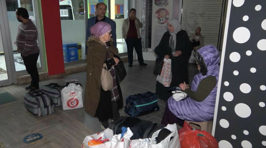 Depremzedelerin ‘seçim’ göçü: Oy kullanmak için memleketlerine dönüyorlar