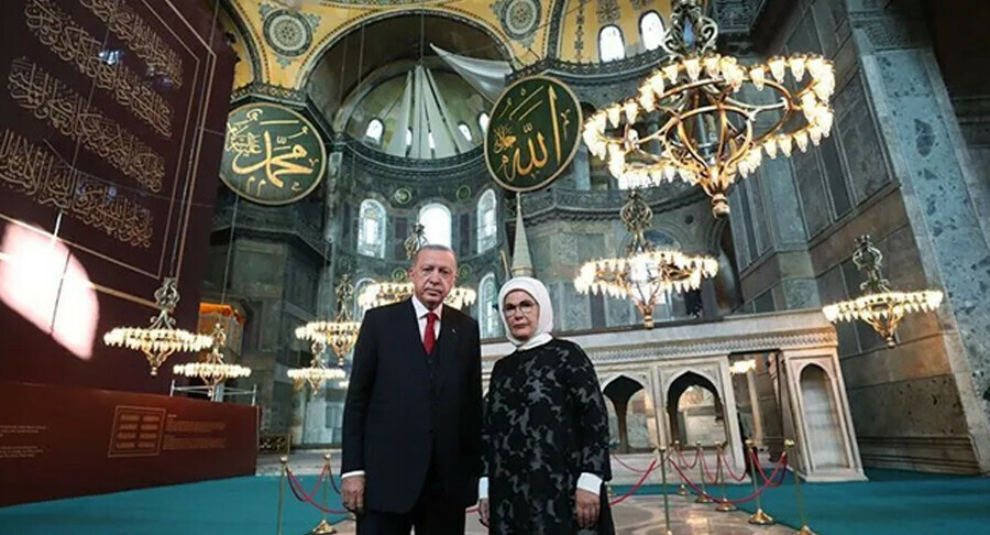Erdoğan seçim maratonunu Ayasofya'da bitirdi: Binlerce kişi tekbirlerle karşıladı