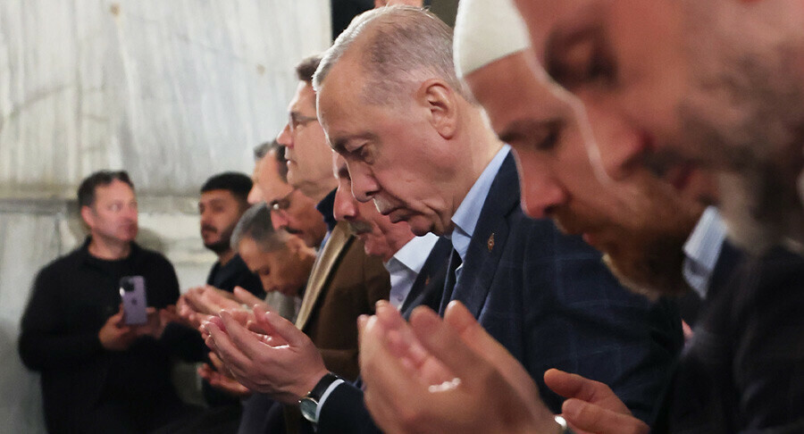 Erdoğan seçim maratonunu Ayasofya'da bitirdi: Binlerce kişi tekbirlerle karşıladı