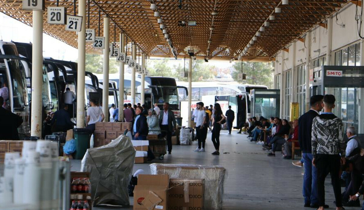 Otogarlarda seçim yoğunluğu! Adeta akın var: Ek seferler açıldı
