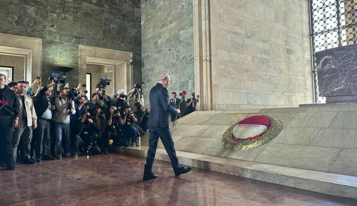 Kılıçdaroğlu seçim çalışmalarını Anıtkabir ziyaretiyle sonlandırdı Kılıçdaroğlu seçim çalışmalarını Anıtkabir ziyaretiyle sonlandırdı