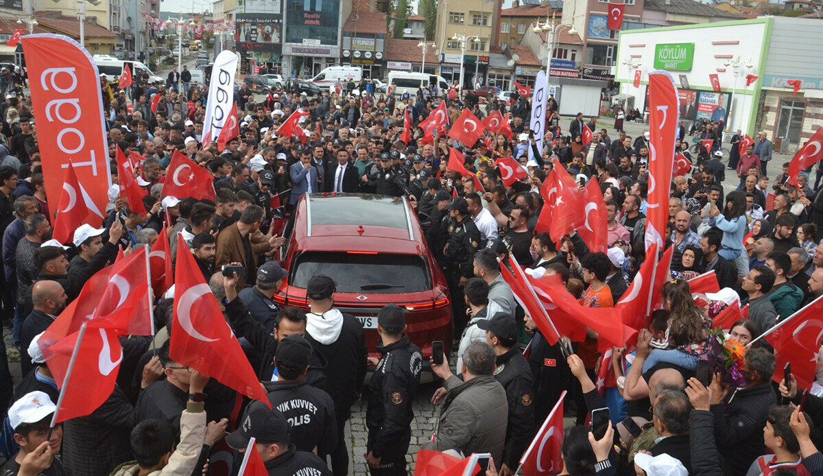 Togg sevdasına yağmur bile engel olamadı