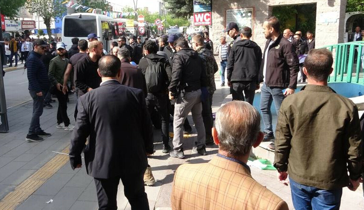 Yeşil Sol Parti mitinginde polise taş attılar: 10 gözaltı