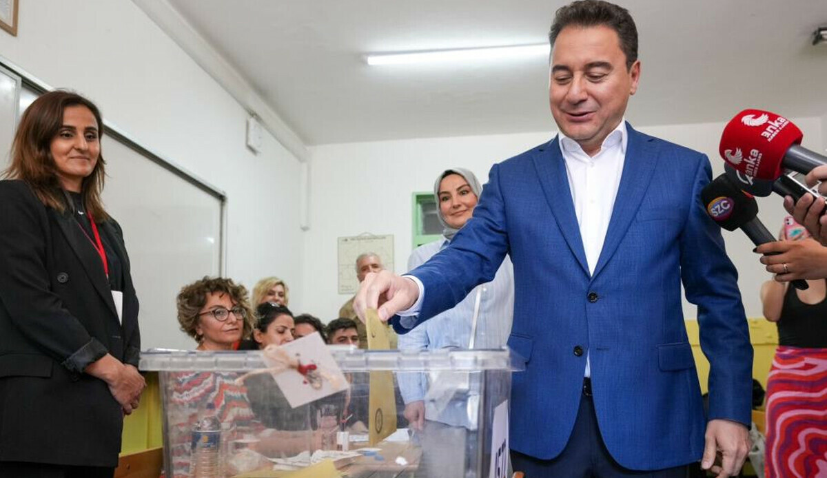 DEVA Partisi lideri Ali Babacan oyunu kullandı DEVA Partisi lideri Ali Babacan oyunu kullandı