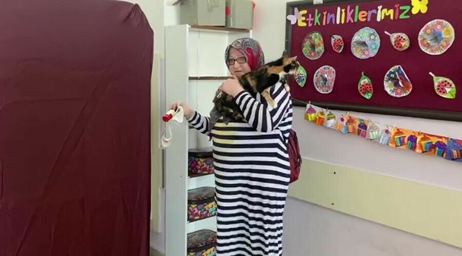 Sandıktan renkli kareler: Kimi papağanıyla geldi, kimi efe kıyafeti giydi Sandıktan renkli kareler: Kimi papağanıyla geldi, kimi efe kıyafeti giydi