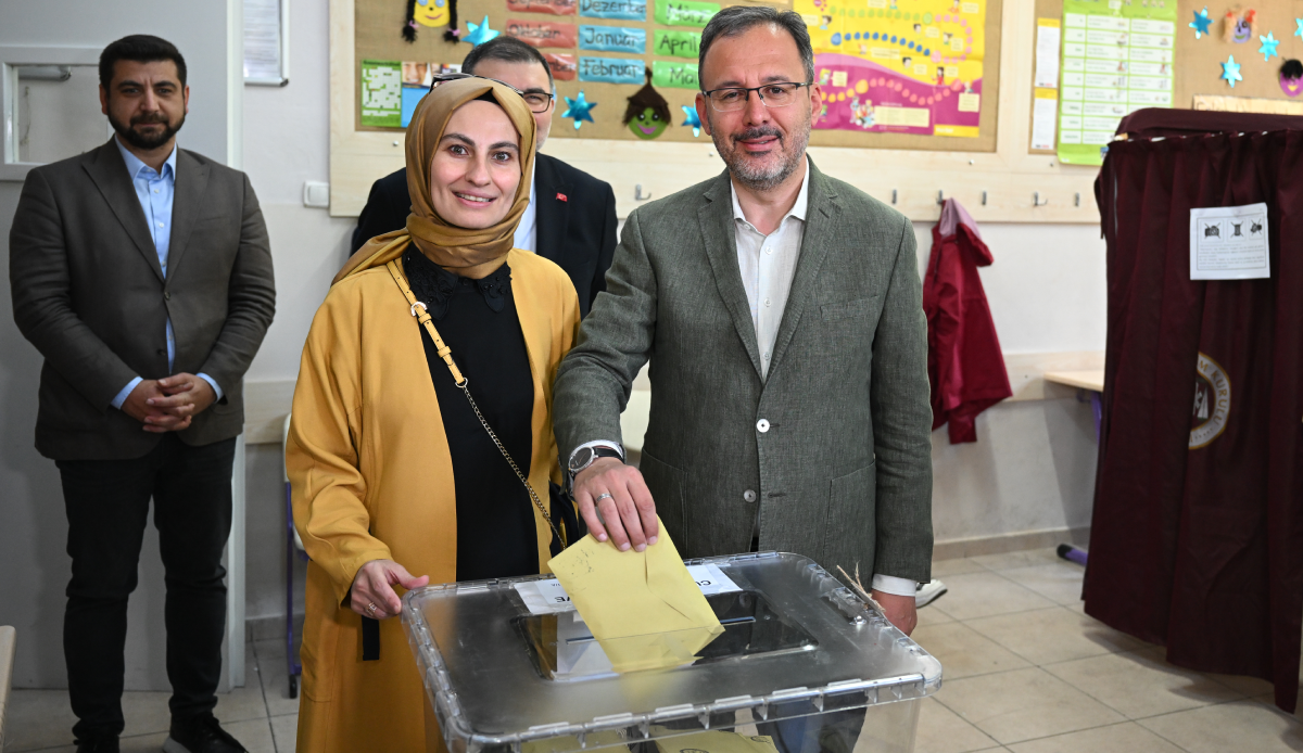Gençlik ve Spor Bakanı Kasapoğlu, oyunu İzmir&#039;de kullandı
