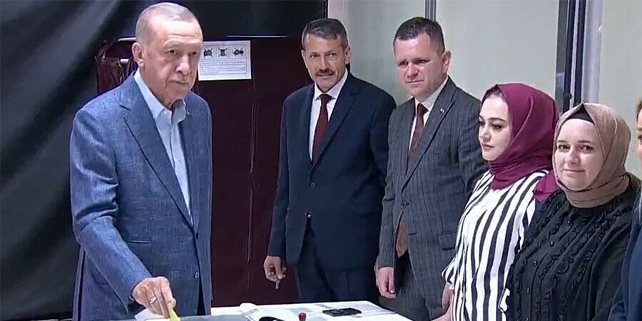 Cumhurbaşkanı Erdoğan oyunu kullandı: Seçim süreci olaysız devam ediyor