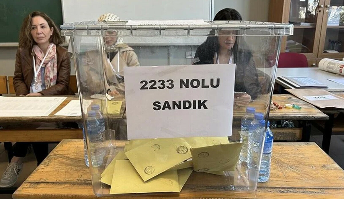 Sadece 13 kişi oy kullanıyor... İstanbul'un en az seçmenli mahallesinde oylar kullanıldı Sadece 13 kişi oy kullanıyor... İstanbul'un en az seçmenli mahallesinde oylar kullanıldı