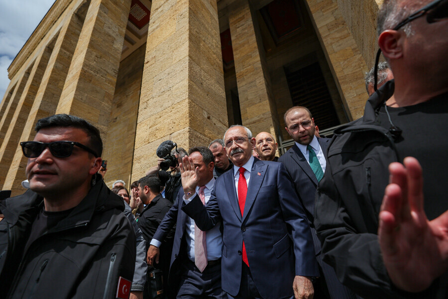 Liderlerin son durağı: Erdoğan Ayasofya’da, Kılıçdaroğlu Anıtkabir’de