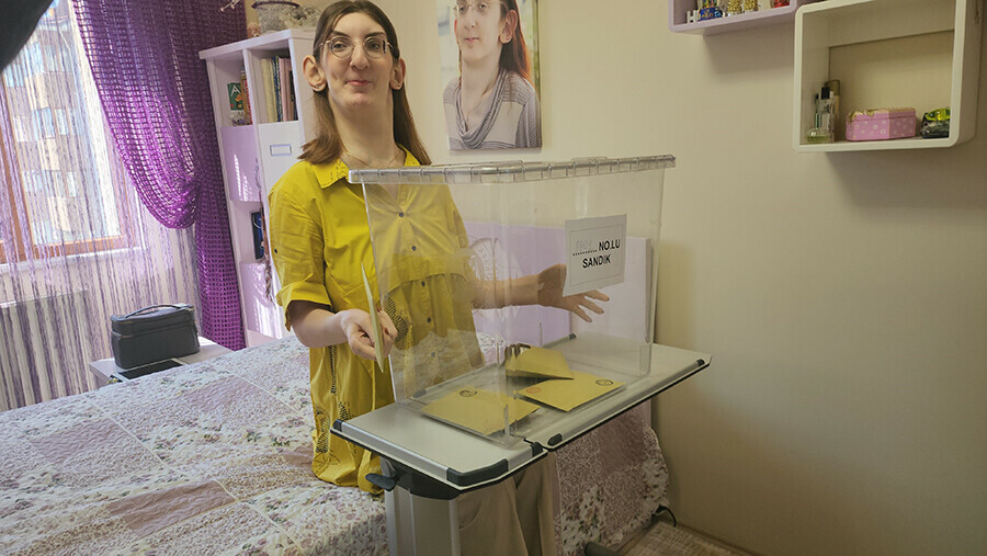 Dünyanın en uzun kadını ve adamı oyunu kullandı