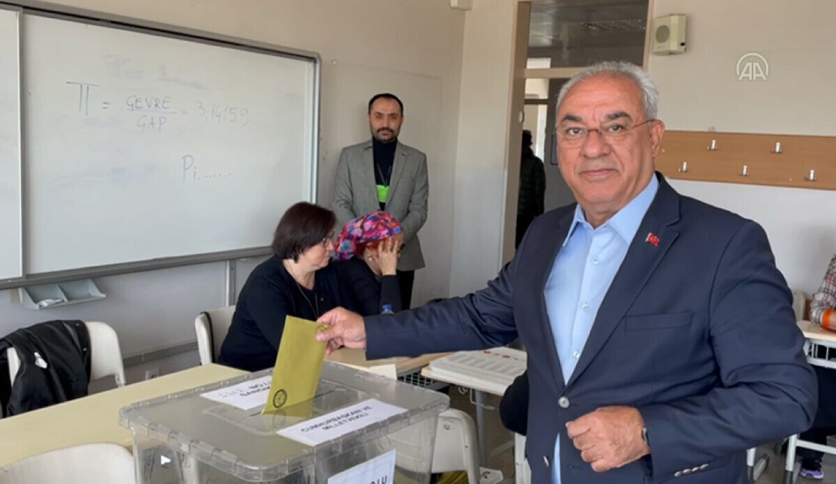 DSP Genel Başkanı oyunu Üsküdar'da kullandı DSP Genel Başkanı oyunu Üsküdar'da kullandı