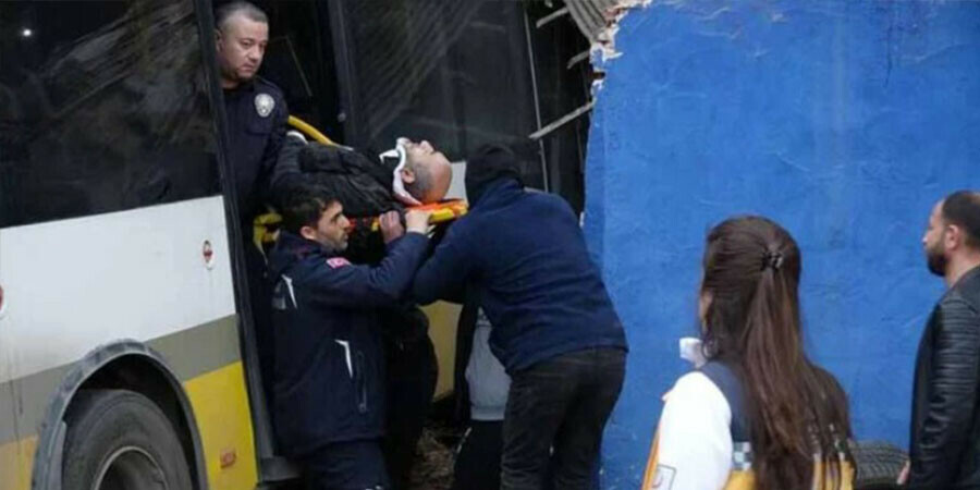 2 otobüs çarpıştı: Yaralılar var 2 otobüs çarpıştı: Yaralılar var