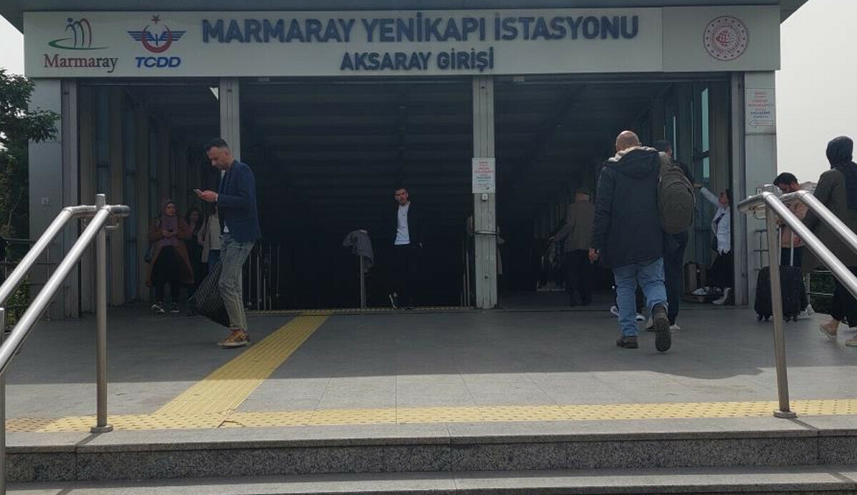 Yenikapı Marmaray&#039;da intihar! Raylara atlayan kişi korkunç şekilde can verdi