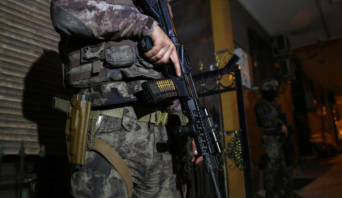 DEAŞ'ın eylem planı yarım kaldı: Çok sayıda kişi gözaltına alındı DEAŞ'ın eylem planı yarım kaldı: Çok sayıda kişi gözaltına alındı