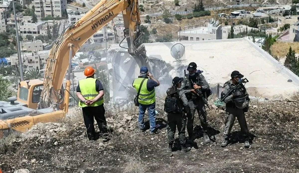 İsrail, Filistinlinin yaşadığı binayı başlarına yıktı İsrail, Filistinlinin yaşadığı binayı başlarına yıktı