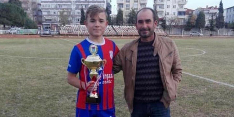 Futbolcu Enes ve babası 1 saat arayla kalp krizinden öldü