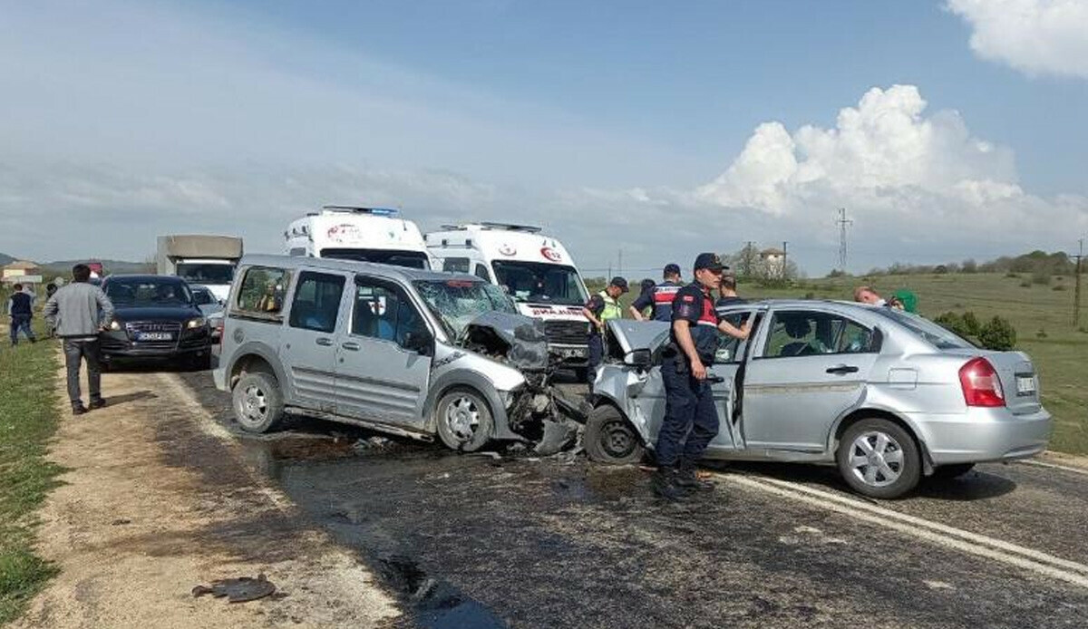Cenazeye yolunda korkunç kaza! 2 ölü 3 yaralı Cenazeye yolunda korkunç kaza! 2 ölü 3 yaralı