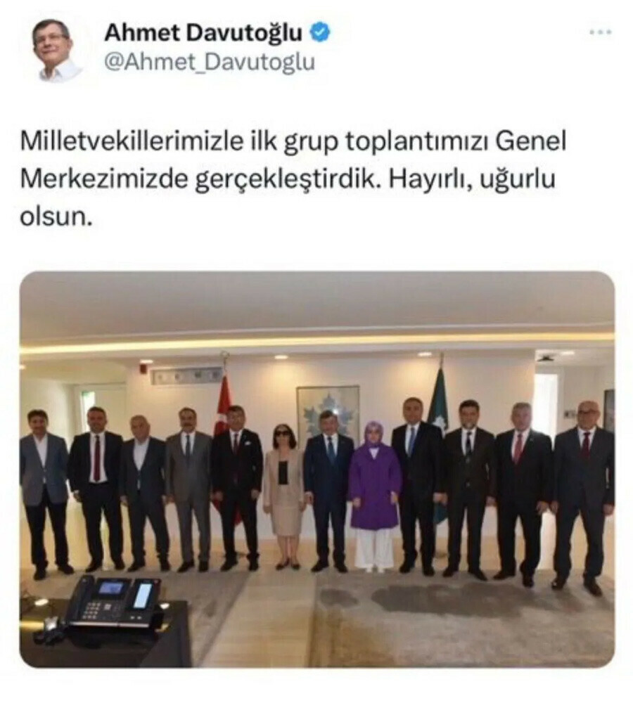 Davutoğlu, 10 vekiliyle fotoğraf paylaştı, CHP'lilerin tepkisi sonrası sildi