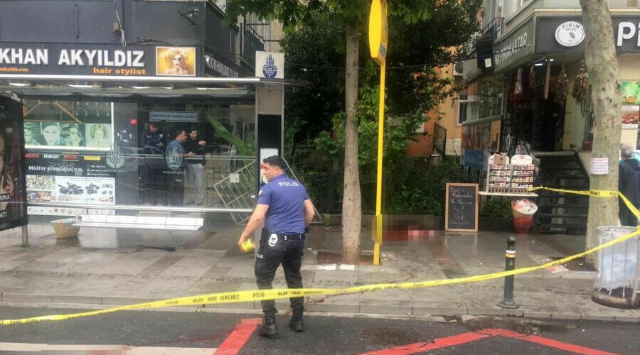 Ev sahibi dehşet saçtı: Kiracısını yol ortasında bıçakladı Ev sahibi dehşet saçtı: Kiracısını yol ortasında bıçakladı