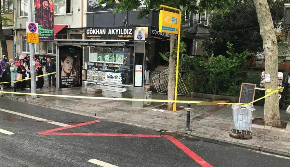 Ev sahibi dehşet saçtı: Kiracısını yol ortasında bıçakladı Ev sahibi dehşet saçtı: Kiracısını yol ortasında bıçakladı
