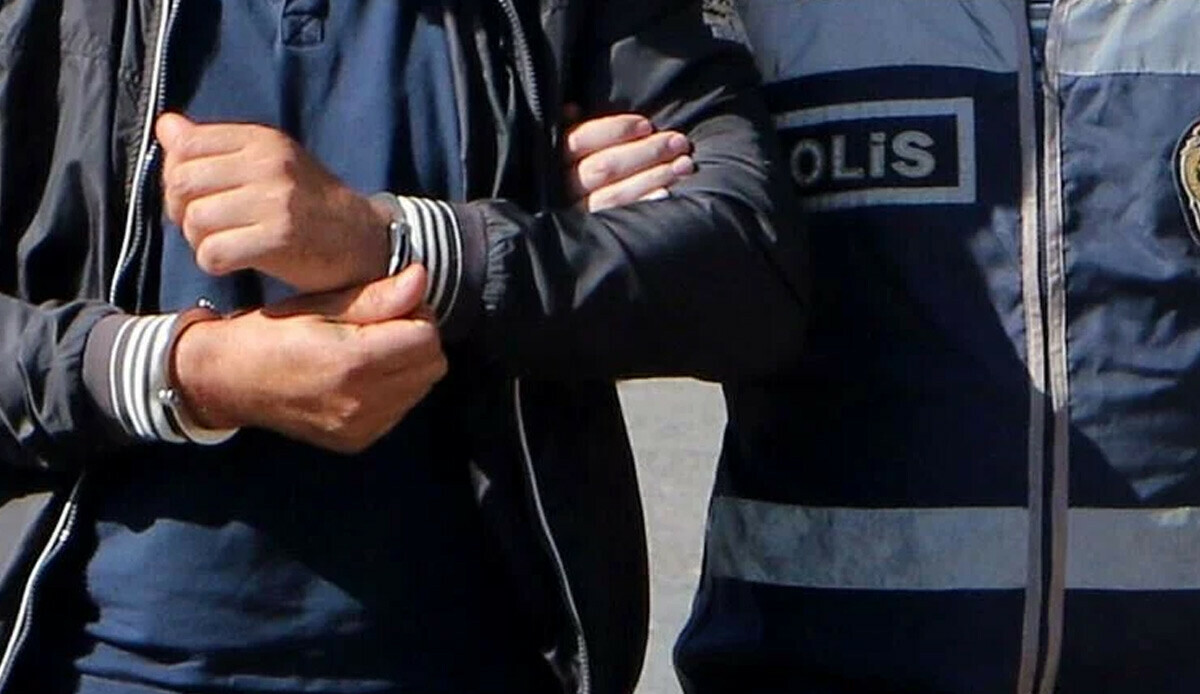 9 ilde FETÖ'nün TSK'daki hücre üyelerine yönelik operasyon! 15 şüpheli yakalandı 9 ilde FETÖ'nün TSK'daki hücre üyelerine yönelik operasyon! 15 şüpheli yakalandı