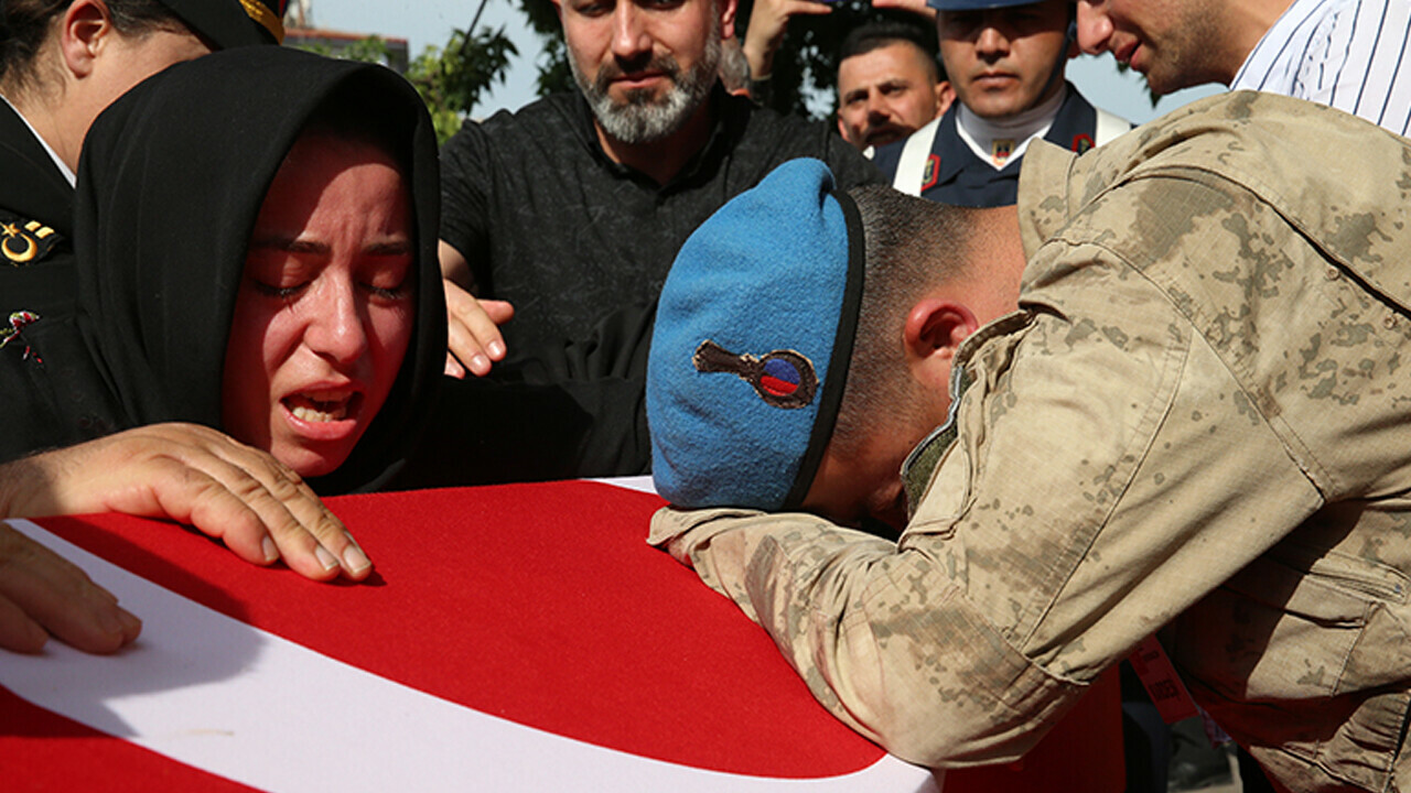 Bestler kahramanlarına son veda! Türkiye şehitlerini uğurladı