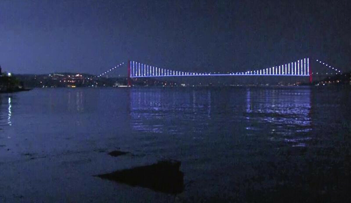 Meteoroloji uyarmıştı: İstanbul'da geceyi şimşekler aydınlattı