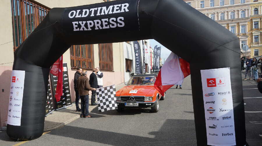 Prag'dan İstanbul'a uzanan yolculuk: Klasik otomobiller yollarda