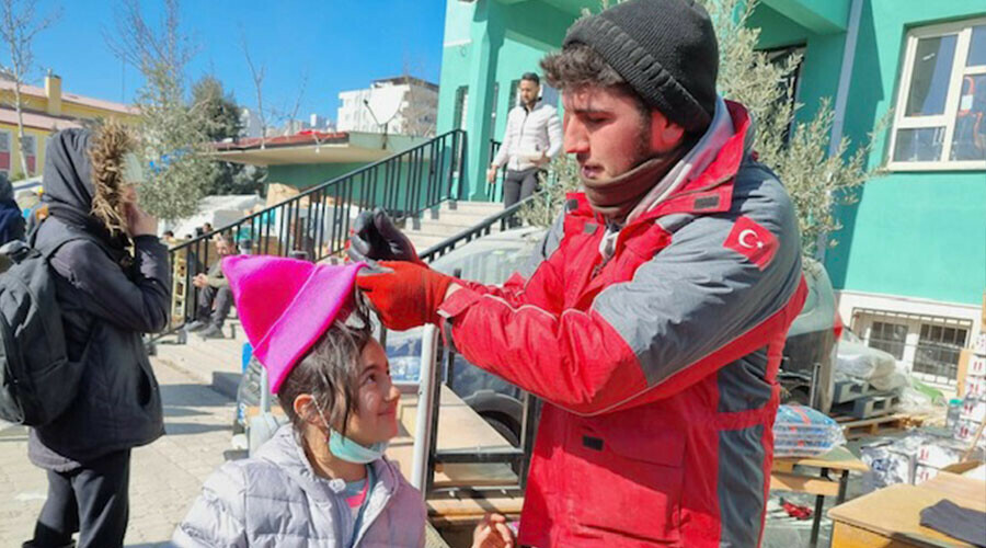 Sadakataşı deprem bölgesine yardım ulaştırmaya devam ediyor
