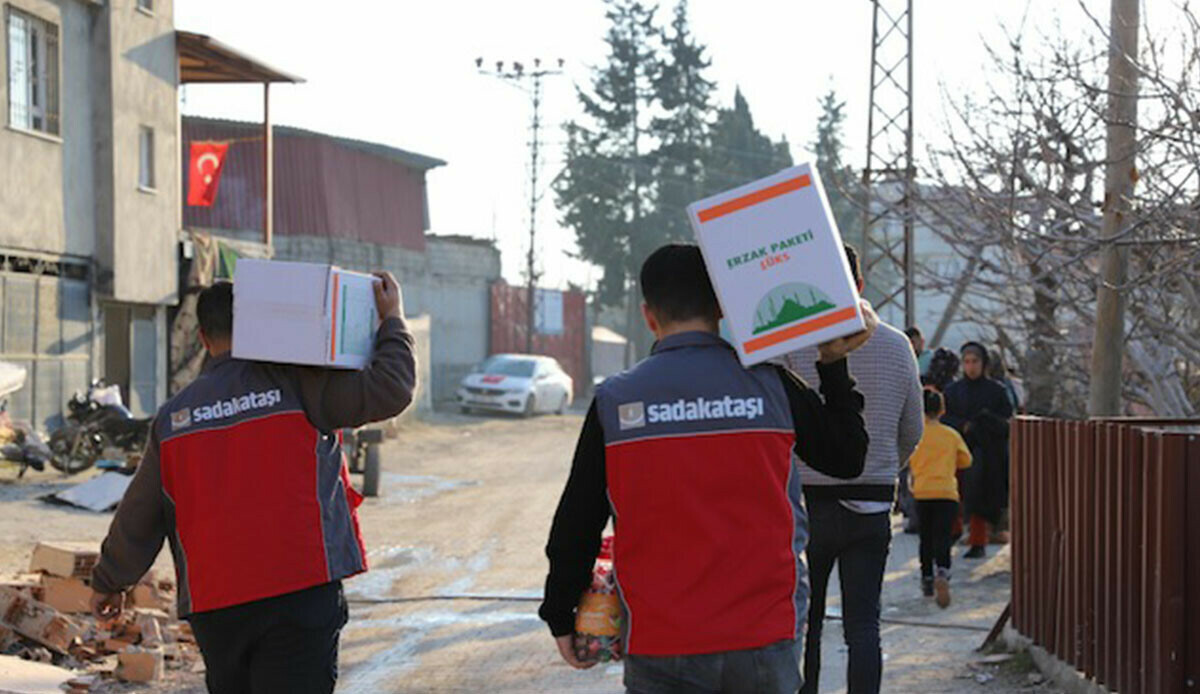Sadakataşı deprem bölgesine yardım ulaştırmaya devam ediyor Sadakataşı deprem bölgesine yardım ulaştırmaya devam ediyor