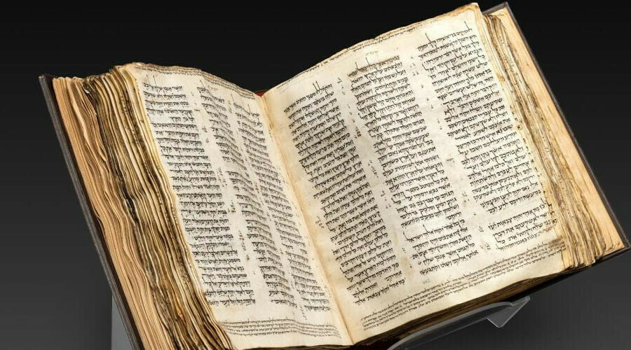 Şimdiye kadar ödenen en yüksek rakam! Dünyanın en eski İncil’i rekor fiyata satıldı