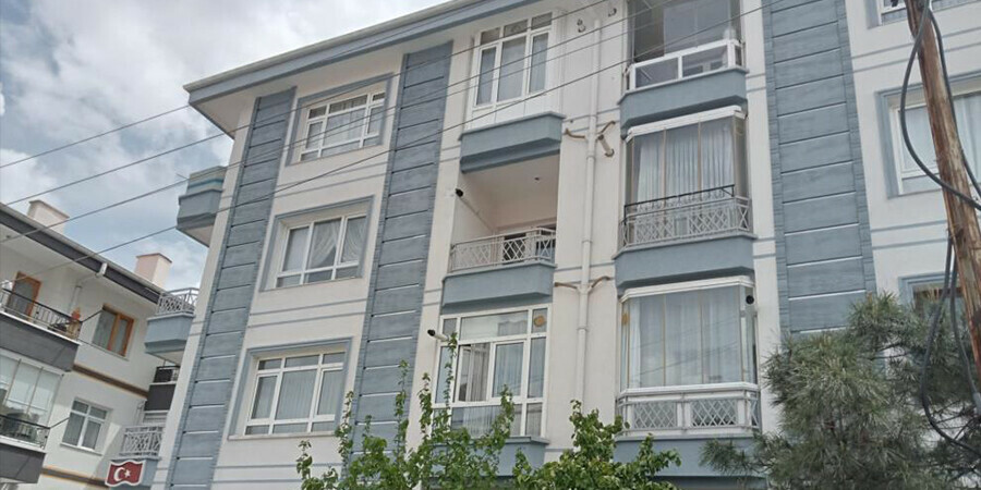 Tartıştığı eşini bıçakla katletti