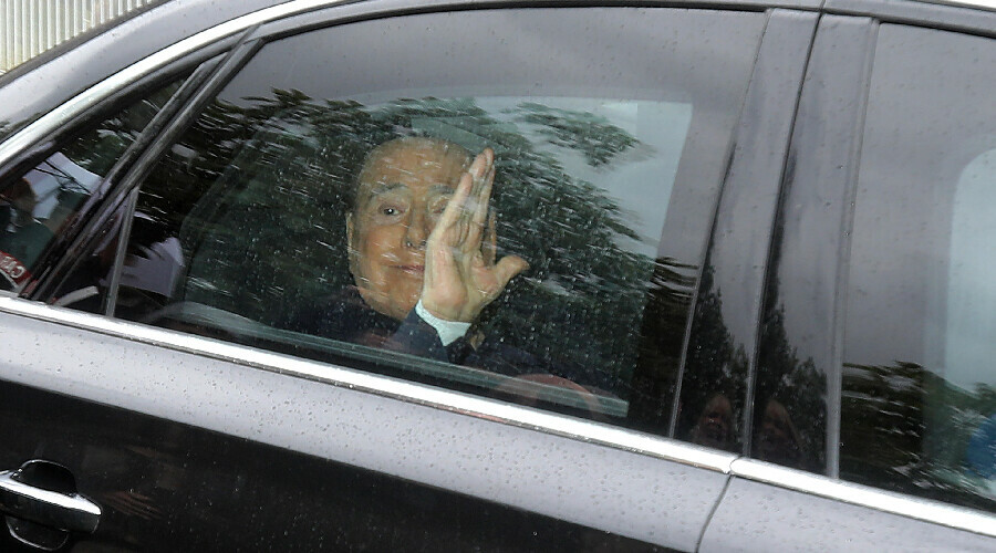 Eski İtalya Başbakanı Berlusconi 6 hafta sonra taburcu oldu