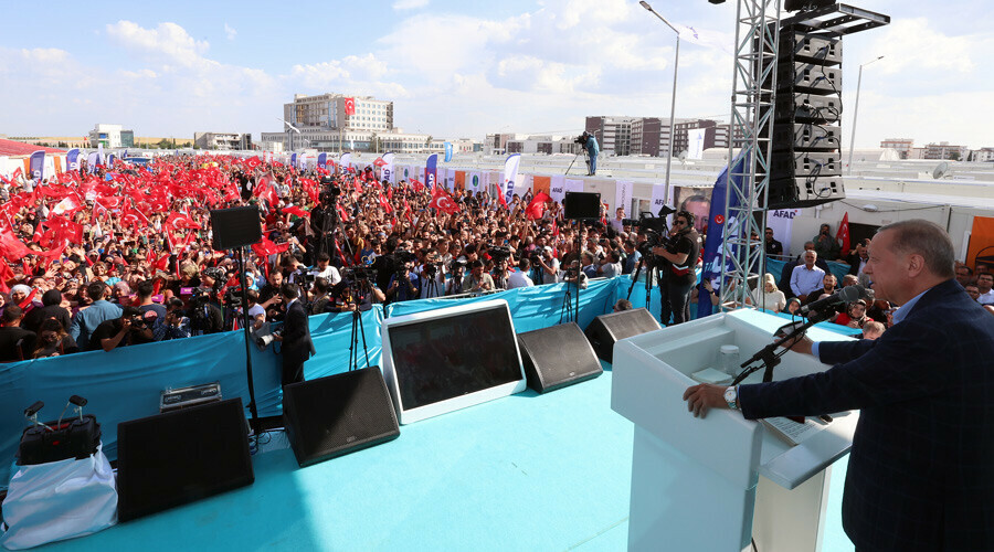 Cumhurbaşkanı Erdoğan deprem bölgesinde CHP'ye sert sözlerle yüklendi: Cahil de menfaatçi de sizsiniz! Cumhurbaşkanı Erdoğan deprem bölgesinde CHP'ye sert sözlerle yüklendi: Cahil de menfaatçi de sizsiniz!